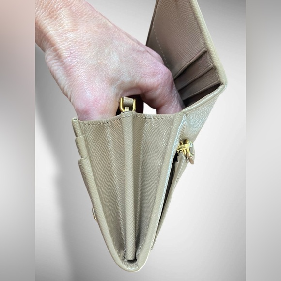 Prada Bifold Beige Safiano Leather Wallet with COA and Box - Picture 13 of 16